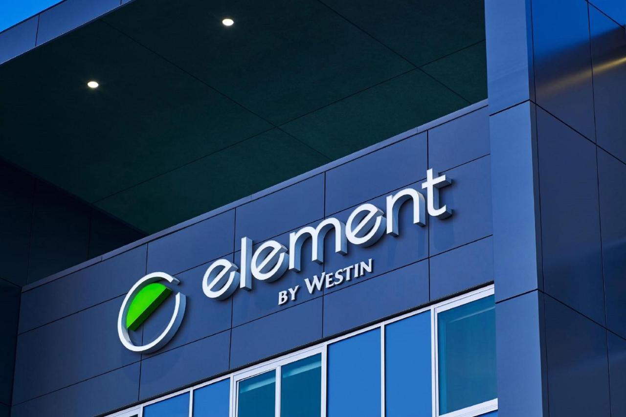 Hotel Element Hampton Peninsula Town Center Exterior foto