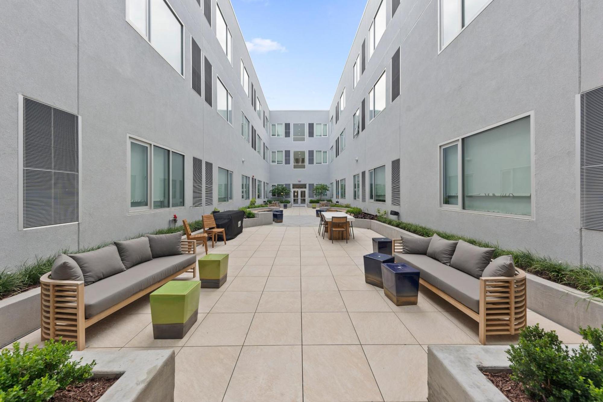 Hotel Element Hampton Peninsula Town Center Exterior foto